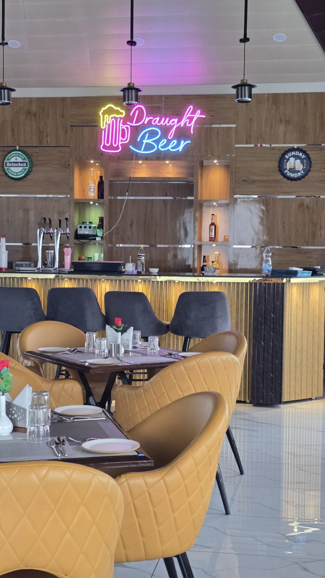 Draught beer bar at La Aqua